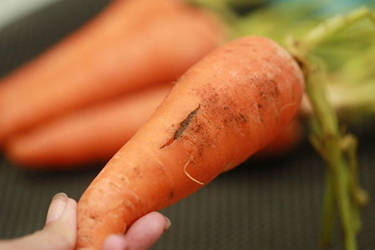 Mua ca rot nen chon qua dau to hay dau nho?