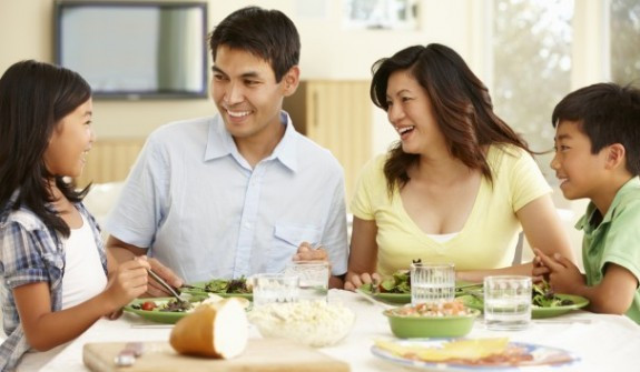 Người thân trở nên hòa thuận. Người vận khí không tốt, trong lúc xuống tinh thần sẽ cảm thấy bức xúc vì những người quan đến mình. Đôi lúc chỉ là những chuyện vặt vãnh cũng dẫn đến xích mích, mâu thuẫn giữa họ với nhau ngày càng sâu sắc. Nhưng nếu những người thân yêu của bạn đã và đang âm thầm tha thứ, nhẫn nại bao dung thì xin chúc mừng, những điều xui xẻo sẽ sớm tan biến. 