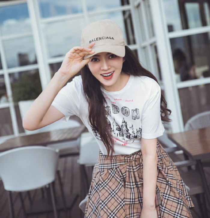 Dan my nhan U50 cua Hoa Ngu nhan duoc nhieu loi khen vi tre nhu 30-Hinh-2