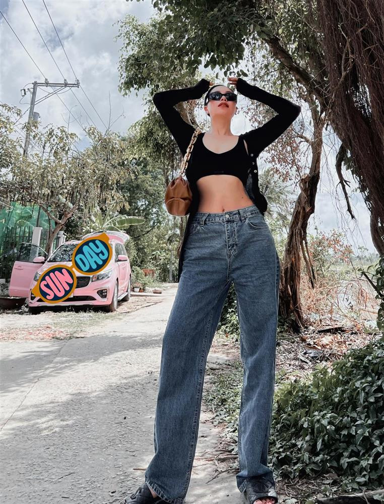 Tra Ngoc Hang tao dang kem sang du mac ao dai-Hinh-5