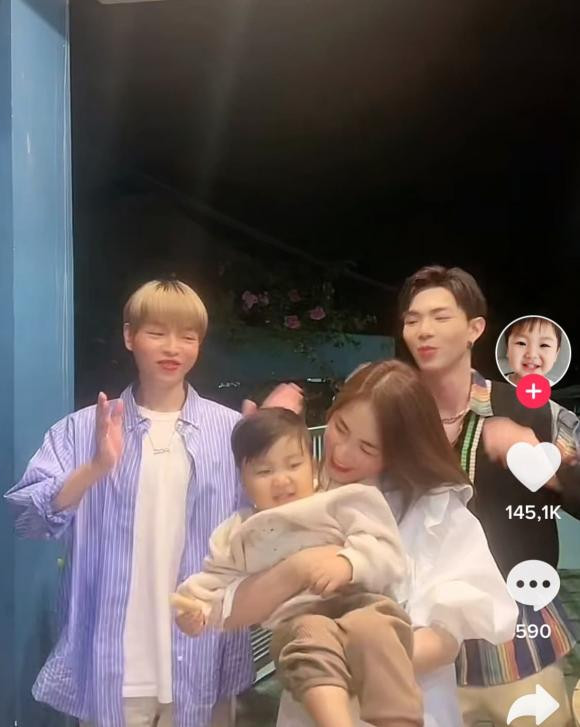 Hòa Minzy lần đầu hội ngộ gia đình Hoa dâm bụt sau khi chia tay bạn trai Hoa Minzy lan dau hoi ngo gia dinh Hoa dam but sau khi chia tay ban trai