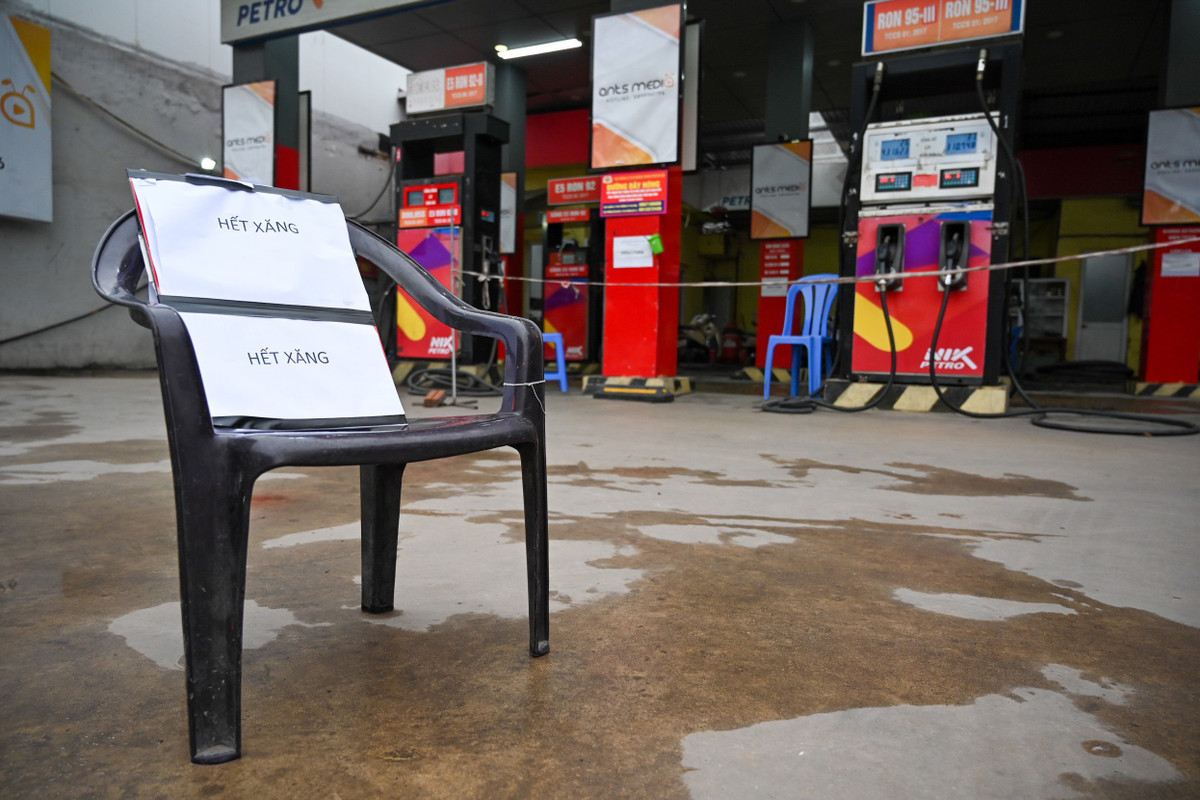 Kiem tra hang loat cay xang het hang o Ha Noi