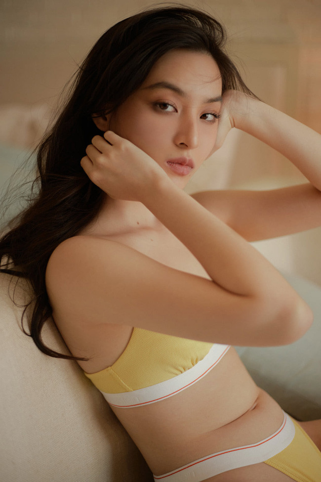 Cô nàng là gương mặt mới của " vũ trụ VTV", gây ấn tượng bởi dung nhan xinh đẹp và khối thành tích "khủng".