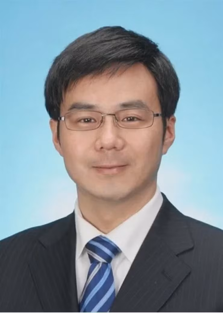 Đầu tư định lượng là việc sử dụng một thuật toán đầu tư được xác định trước được gọi là hệ thống giao dịch để mua và bán các công cụ tài chính như cổ phiếu hoặc ngoại hối.