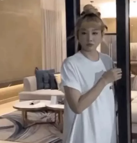 Tran Thanh vo tinh de lo vong 2 to bat thuong cua Hari Won