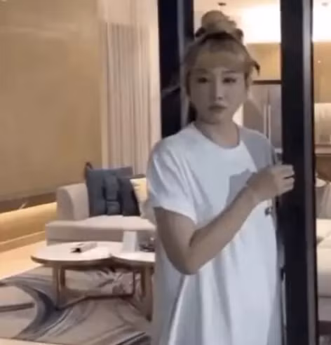 Tran Thanh vo tinh de lo vong 2 to bat thuong cua Hari Won