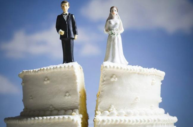 Huy hon du da gui thiep moi sau khi phat hien chong 