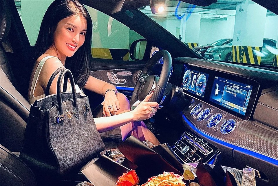 Lily Chen “nối gót” Hiền Hồ tậu xế hộp 15 tỷ ảnh 2