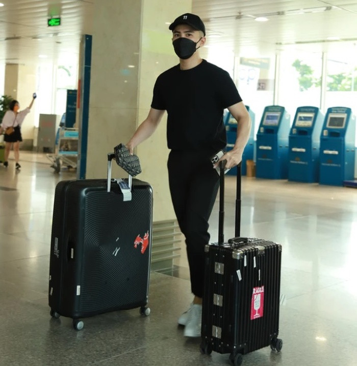 Huy Tran tiet lo 'qua xin' cho dan khach moi tham du hon le the ki-Hinh-5