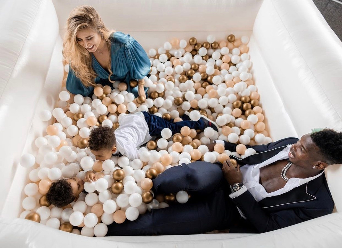 Dù không có nhiều khoảnh khắc công khai thân mật nhưng mối tình yên ắng, hạnh phúc của gia đình Pogba là điều nhiều cầu thủ mơ ước.