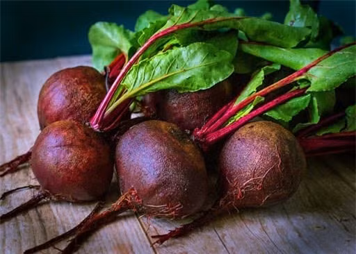 Làm đẹp hiệu quả chỉ bằng củ dền rẻ tiền, dễ kiếm Lam dep hieu qua chi bang cu den re tien, de kiem