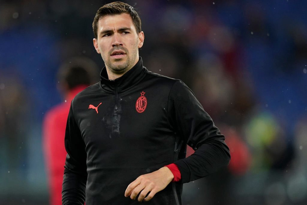 Alessio Romagnoli (Milan - định giá: 20 triệu euro): Romagnoli mang băng đội trưởng và cùng Milan cạnh tranh chức vô địch Serie A với Inter ở mùa giải năm nay.