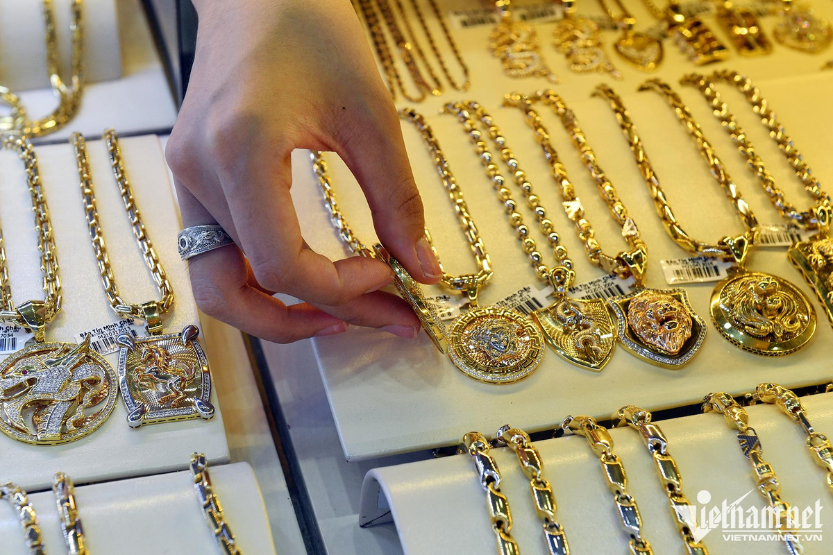 Giá vàng hôm nay 24/7: Suốt tuần biến động động, sống trong lo sợ Gia vang hom nay 24/7: Suot tuan bien dong dong, song trong lo so