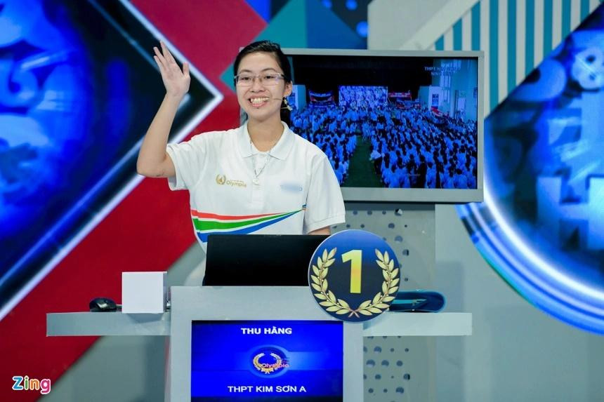 9 người vào chung kết Olympia, chỉ có 12 cô gái: Mỗi năm, 144 học sinh dự thi Olympia nhưng chỉ có 4 người tranh tài ở trận chung kết (năm thứ 9 là ngoại lệ khi có 5 thí sinh). Do vậy, tính đến năm 22, có 49 người đạt thành tích này, trong đó có 12 cô gái. Tỷ lệ nhà vô địch nữ là 4/22 (chung kết O22 chưa diễn ra nhưng 4 nhà leo núi đều là nam). Trong lịch sử, chưa có trận chung kết nào có toàn nữ góp mặt. Ảnh: Quỳnh Trang.