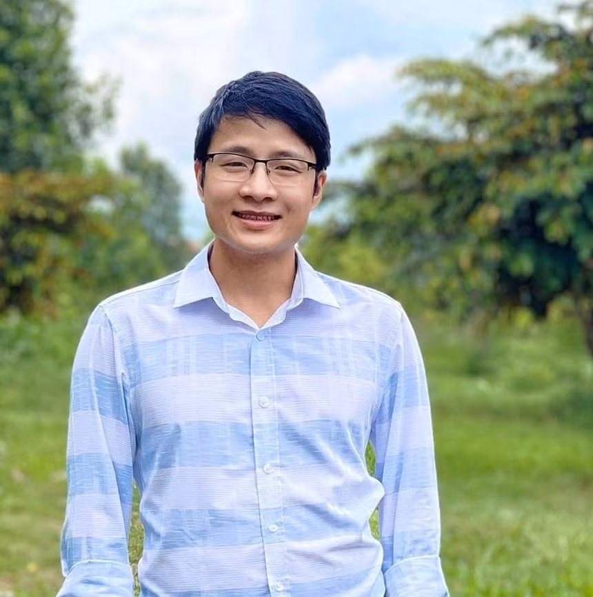 Ít quán quân về nước làm việc: Đến nay, có ít nhất 4 nhà vô địch được xác nhận về nước làm việc là Lương Phương Thảo (O3), Lê Vũ Hoàng (O6) và Lê Viết Hà (O7) và Nguyễn Trọng Nhân (O14). Trong đó, Lê Vũ Hoàng được biết đến là “quán quân Olympia thành đạt nhất” với khối tài sản ước tính 1 triệu đô ở Australia. Tháng 3 năm nay, thông tin nhà vô địch năm 6 trở về nước lập nghiệp khiến nhiều người bất ngờ. Theo đó, anh có mặt ở Lam Kinh (Thanh Hóa) để hợp tác xây dựng trung tâm nghiên cứu và sản xuất các sản phẩm công nghệ cao. Ảnh: Lê Vũ Hoàng.