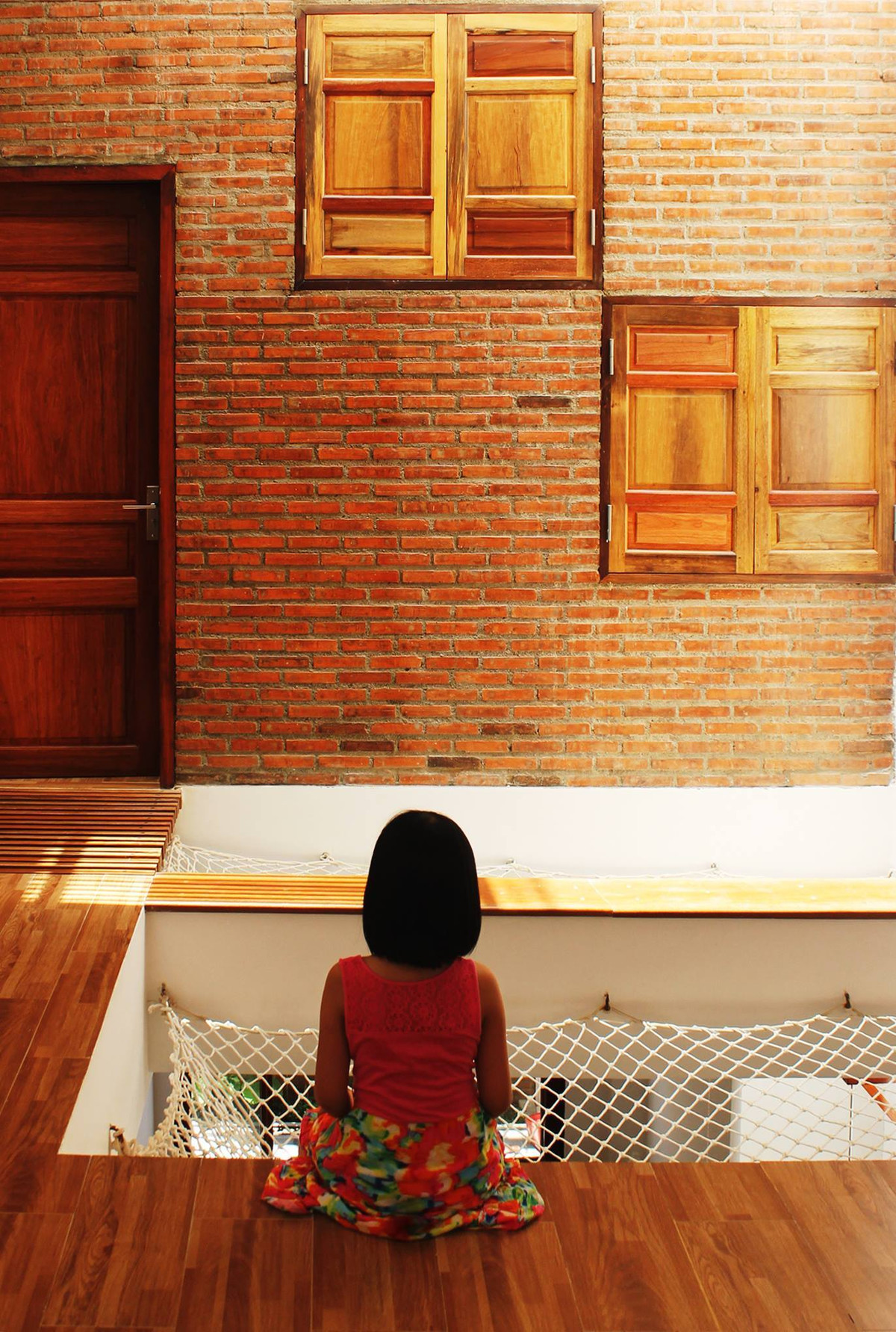 Ngôi nhà được “vẽ” bởi vườn rau, vệt nắng và nội thất cũ ảnh 10