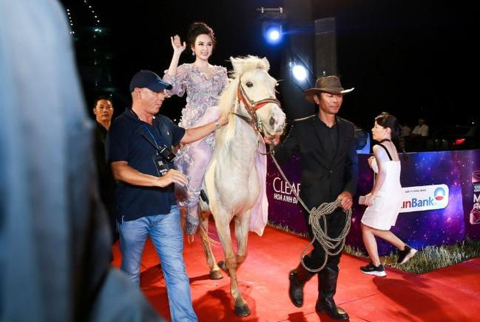 Nhung lan tham du su kien o de cua sao Viet-Hinh-4