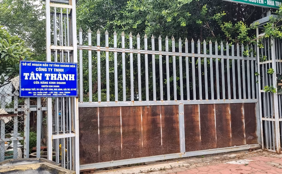 Theo Trường Sĩ quan Không quân, khu đất của 2 doanh nghiệp trên đang chiếm giữ tiền thân do đơn vị quản lý. Trong nội dung thanh tra của Bộ Quốc phòng có khu đất nói trên.