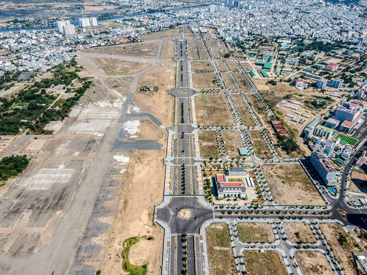 Mới đây, trường Sĩ quan Không quân (thuộc Quân chủng Phòng không - Không quân) đóng tại TP Nha Trang, có văn bản gửi UBND tỉnh Khánh Hòa và UBND TP Nha Trang về việc Bộ Quốc phòng sẽ thanh tra công tác quản lý, sử dụng hơn 21 ha đất tại sân bay Nha Trang cũ.