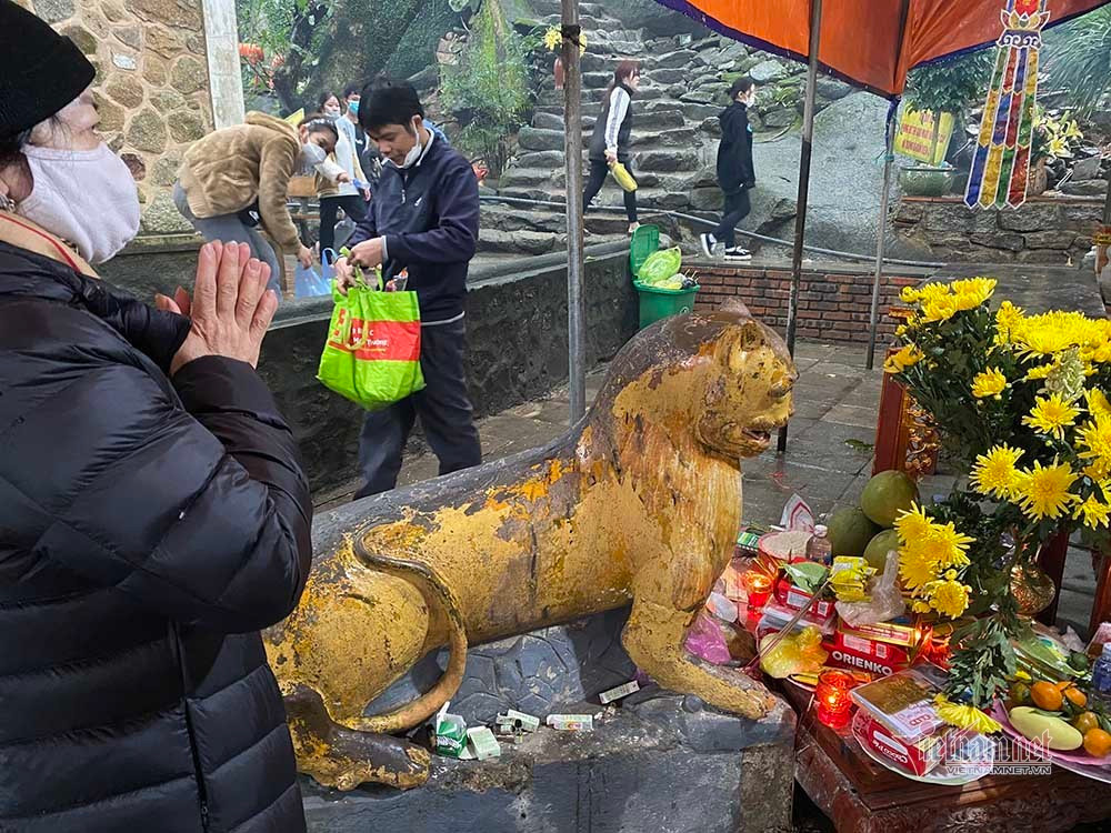 Xoa mon tuong 'than ho' o chua Huong Tich cau het benh-Hinh-4
