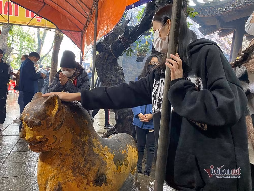 Xoa mon tuong 'than ho' o chua Huong Tich cau het benh-Hinh-7