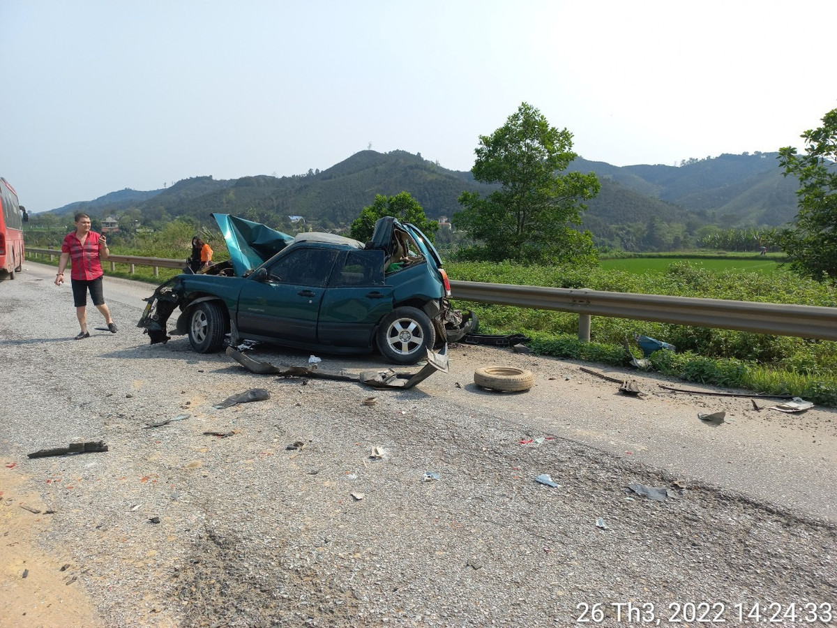 Tai nạn liên hoàn 5 ô tô đâm nhau trên cao tốc Nội Bài – Lào Cai ảnh 2
