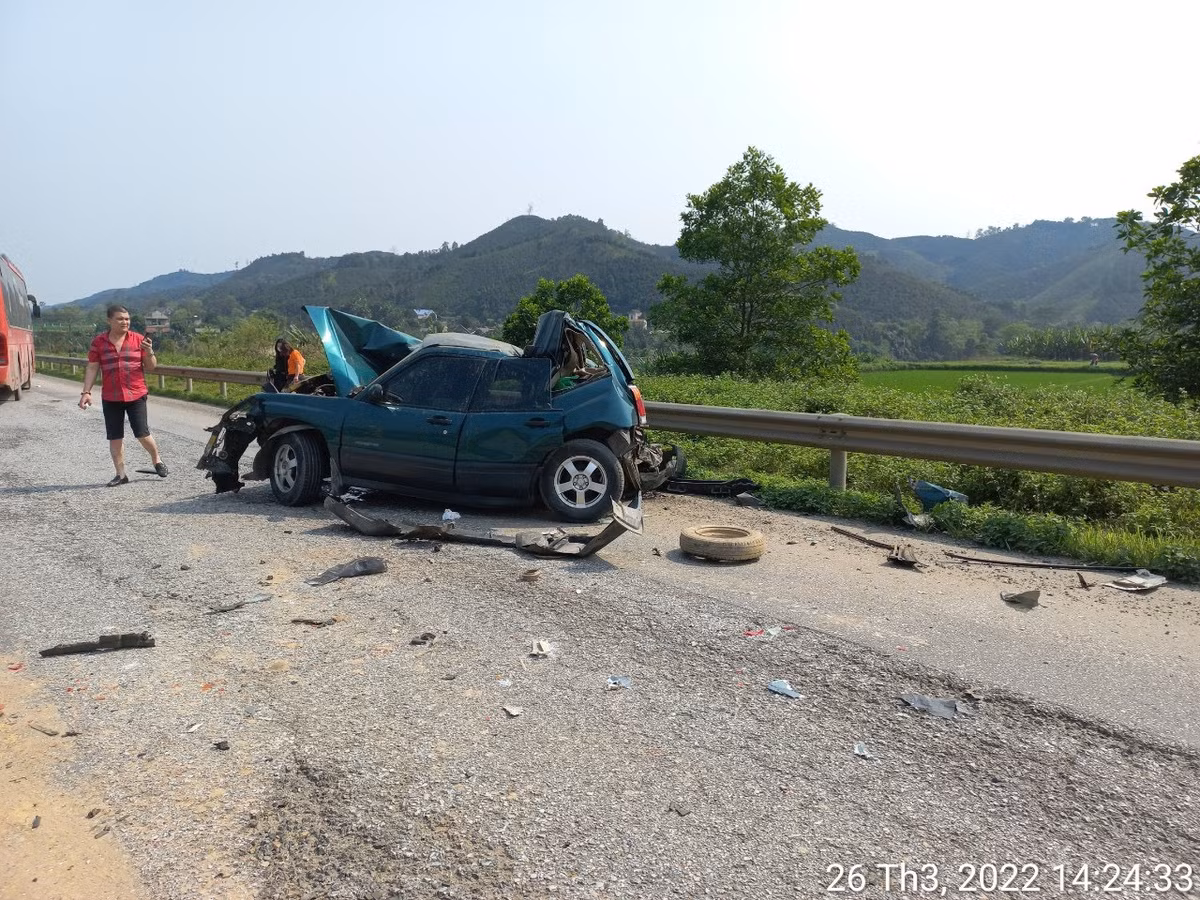 Tai nạn liên hoàn 5 ô tô đâm nhau trên cao tốc Nội Bài – Lào Cai ảnh 2