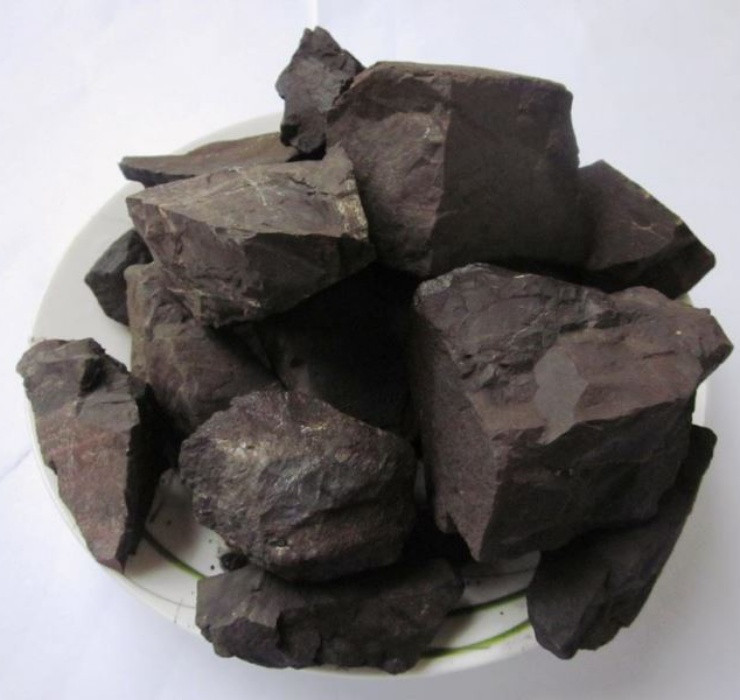 Riêng trong năm 2010, nước này đã sản xuất hơn 736.000 tấn quặng mangan và tinh quặng có thể bán được trên thị trường.