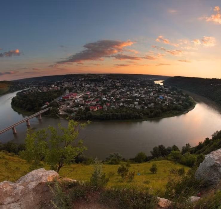 Đây là nơi sở hữu tới 5% trữ lượng khoáng sản của thế giới với nguồn tài nguyên đa dạng từ sắt, than, đến các mỏ dầu khí.