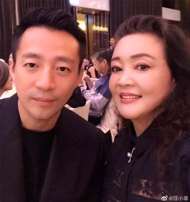 Uong Tieu Phi dua hotgirl toi noi tung trang mat voi Tu Hy Vien