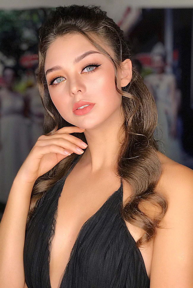 Cô cũng là cái tên được nhiều thương hiệu, nhãn hàng săn đón.