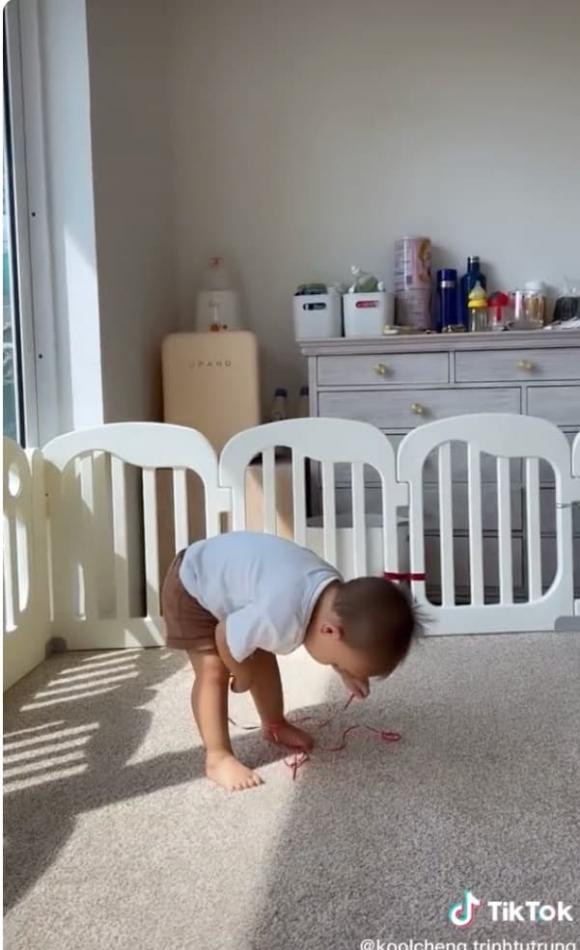 Leon nhà Hà Hồ trổ tài múa lụa rất dẻo dai khiến cả nhà cười ra nước mắt - Hình 2 Leon nha Ha Ho tro tai mua lua rat deo dai khien ca nha cuoi ra nuoc mat-Hinh-2