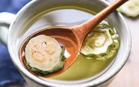 Sang ngu day, them thu nay vao coc nuoc nong se co ngay thuc uong bo duong