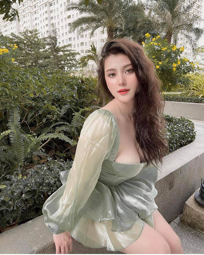 Và hiện tại cô đã là mẹ của một em bé đáng yêu.