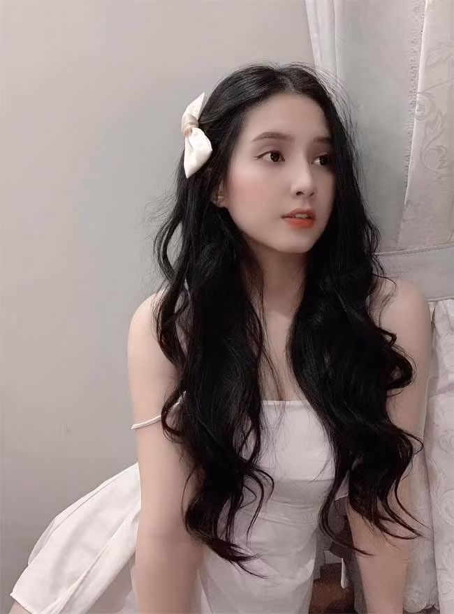 Vượt qua mọi sóng gió, Thiên An giờ ngày càng xinh đẹp và gợi cảm.