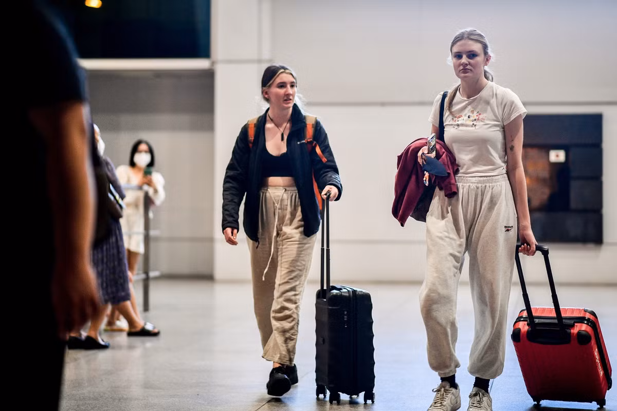 Việt Nam đang bước vào cao điểm du lịch, khách du lịch nước ngoài thường đến trong khoảng thời gian tháng 7-9.