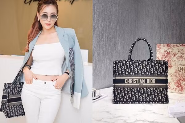  Phương Oanh chuộng phong cách thời trang gợi cảm nhưng không kém phần sành điệu. Không quá ồn ào phô trương song người đẹp này cũng là một tín đồ của hàng hiệu. Người đẹp sở hữu nhiều món đồ hiệu đắt đỏ, đặc biệt nhất là những mẫu túi xách với giá trị từ vài chục triệu đến cả trăm triệu đồng.