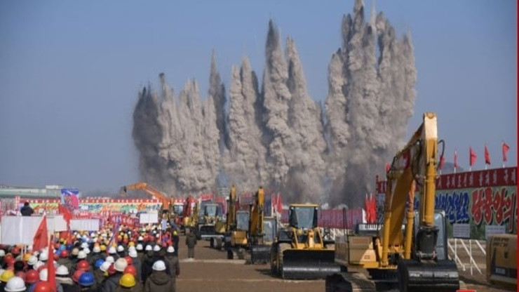 Đây là một phần trong kế hoạch được đưa ra hồi năm ngoái nhằm xây dựng 50000 căn hộ ở thủ đô cho tới cuối năm 2025. Hình ảnh chụp tại buổi khởi công.