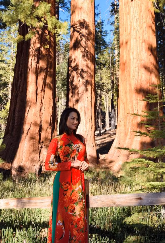 Ngo Y An dang loat anh dien ao dai don xuan duoc khen tre dep-Hinh-7