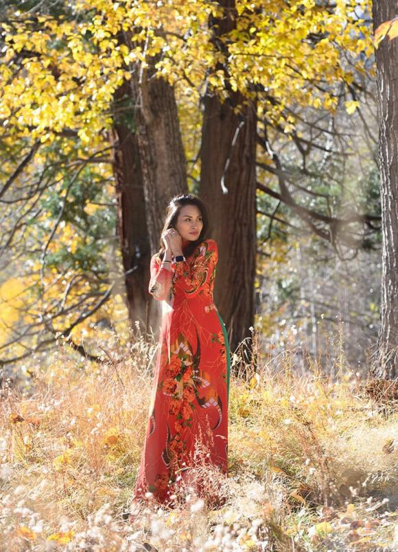 Ngo Y An dang loat anh dien ao dai don xuan duoc khen tre dep-Hinh-4