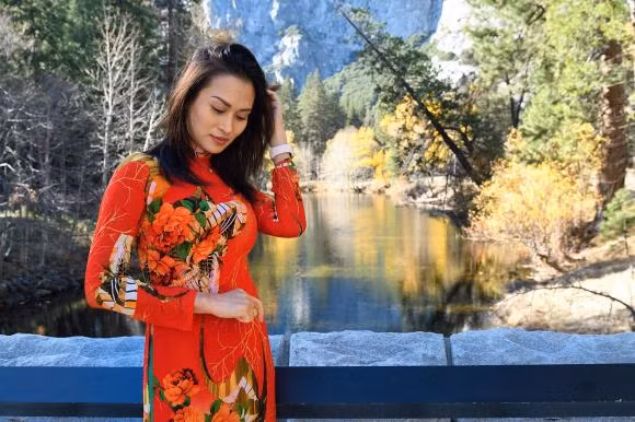 Ngo Y An dang loat anh dien ao dai don xuan duoc khen tre dep-Hinh-5