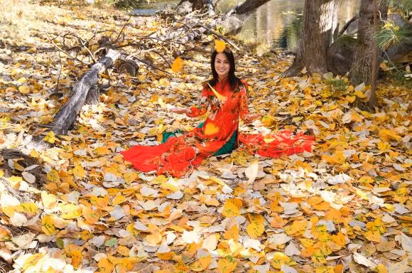 Ngo Y An dang loat anh dien ao dai don xuan duoc khen tre dep-Hinh-11