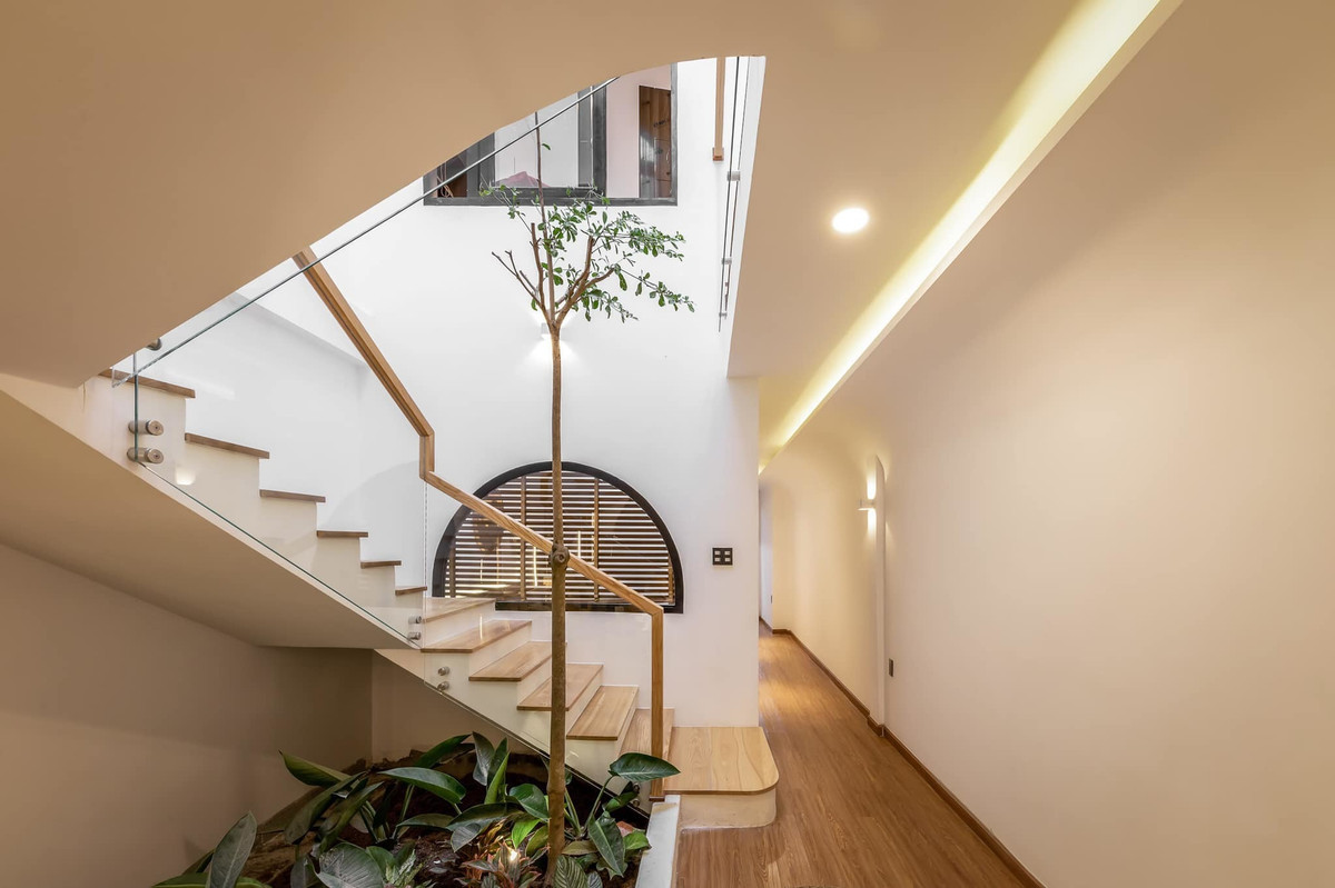 Cải tạo nhà phố cũ phạm phong thủy ở Tiền Giang thành “khách sạn” siêu sang ảnh 28