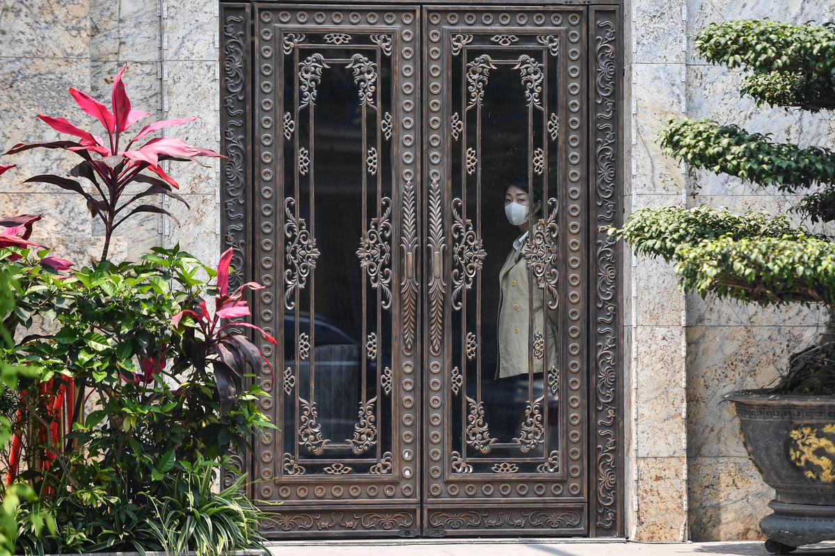 Hình ảnh tương tự phía cửa tiếp giáp phố Quang Trung.