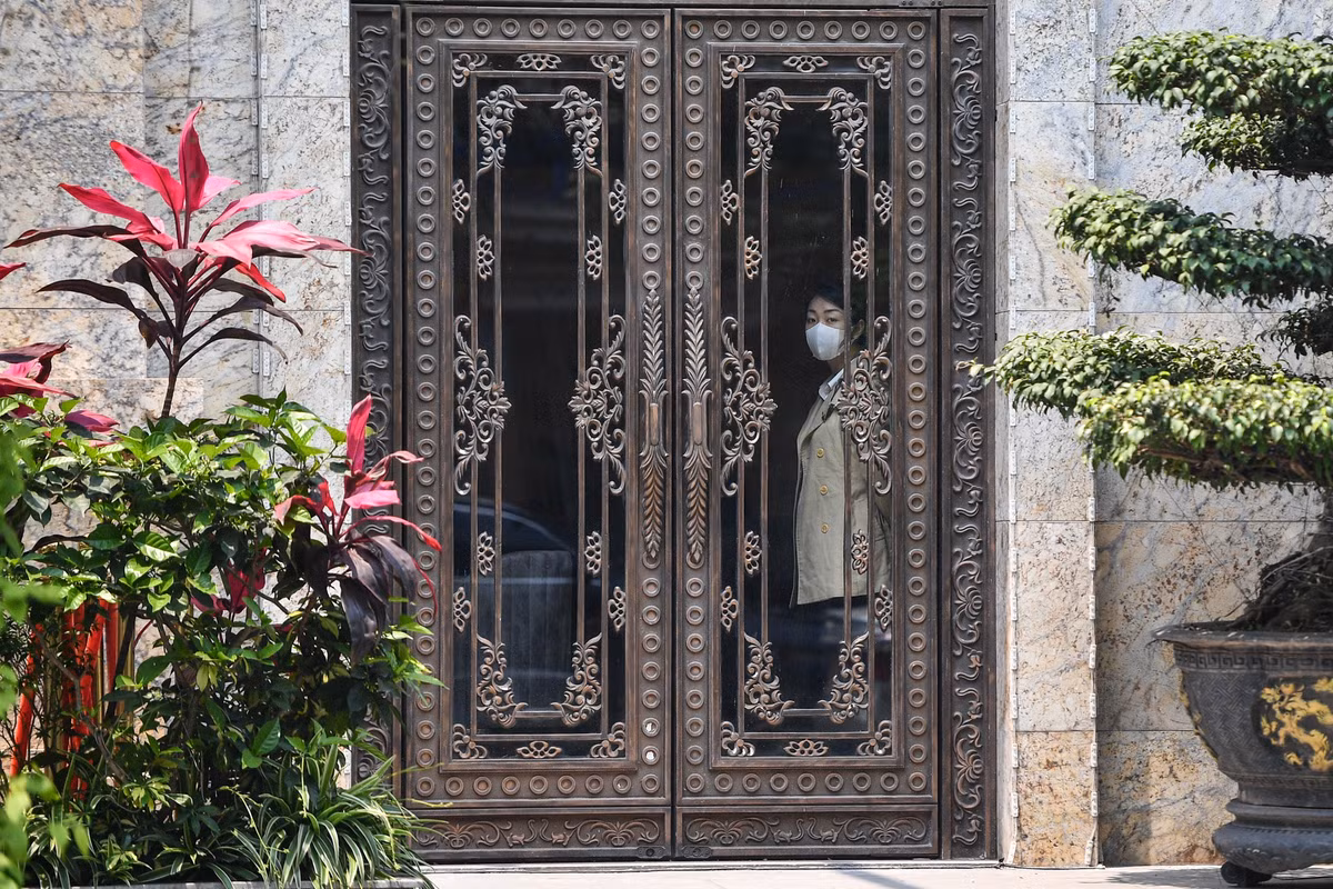 Hình ảnh tương tự phía cửa tiếp giáp phố Quang Trung.