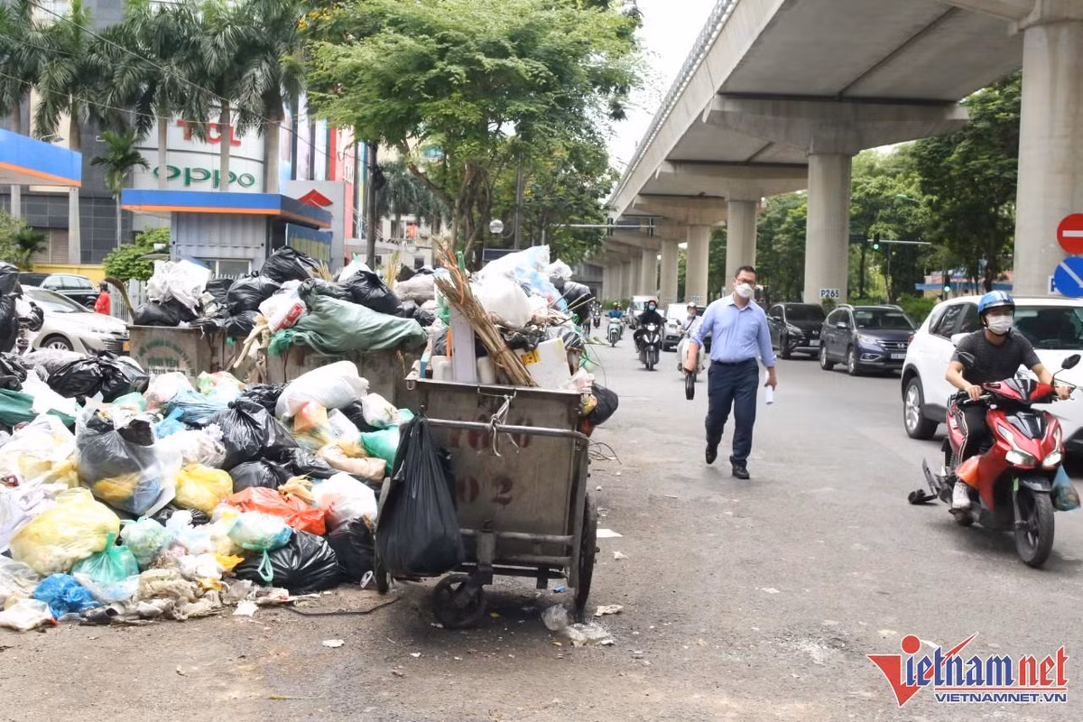 Mùi hôi thối bốc lên nồng nặc tại những khu tập kết rác