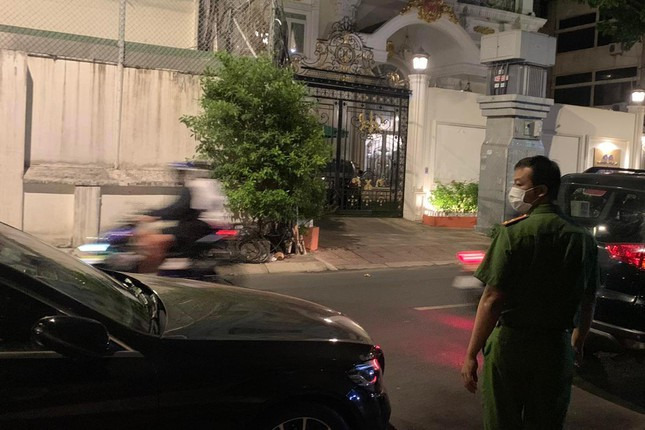 Ba Nguyen Phuong Hang dung 12 kenh mang xa hoi de livestream-Hinh-2