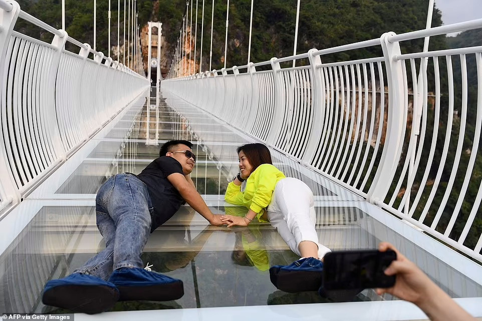 Can canh cau treo day kinh dai nhat the gioi o Viet Nam-Hinh-5