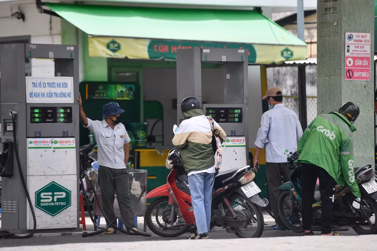 Ngày 5/9, Saigon Petro đã có văn bản gửi Thủ tướng và Bộ Công Thương để kiến nghị dừng quyết định tước giấy phép nhằm tránh ảnh hưởng tới hoạt động kinh doanh của doanh nghiệp, nguồn cung cho thị trường xăng dầu trong nước.