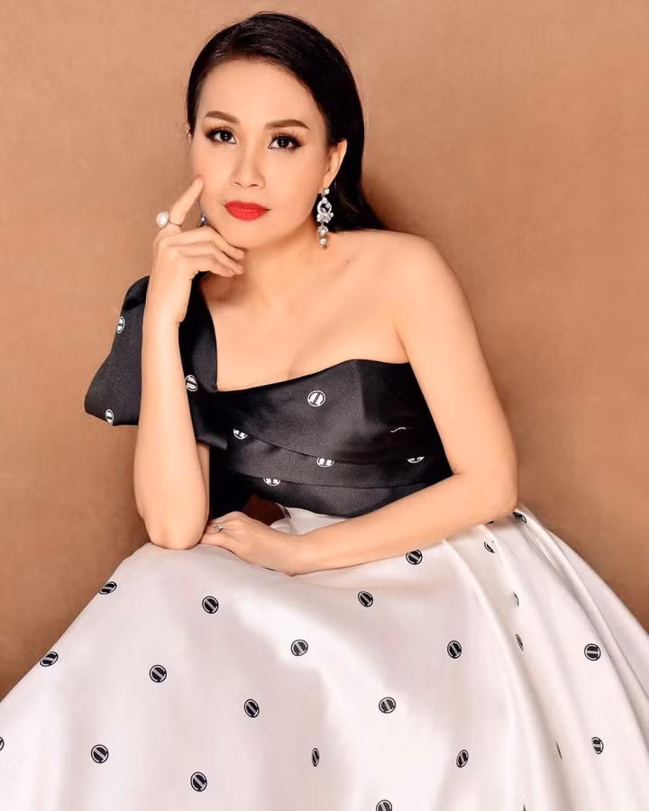 3 chi em vua tai sac vua giau, vien man trong showbiz Viet-Hinh-2